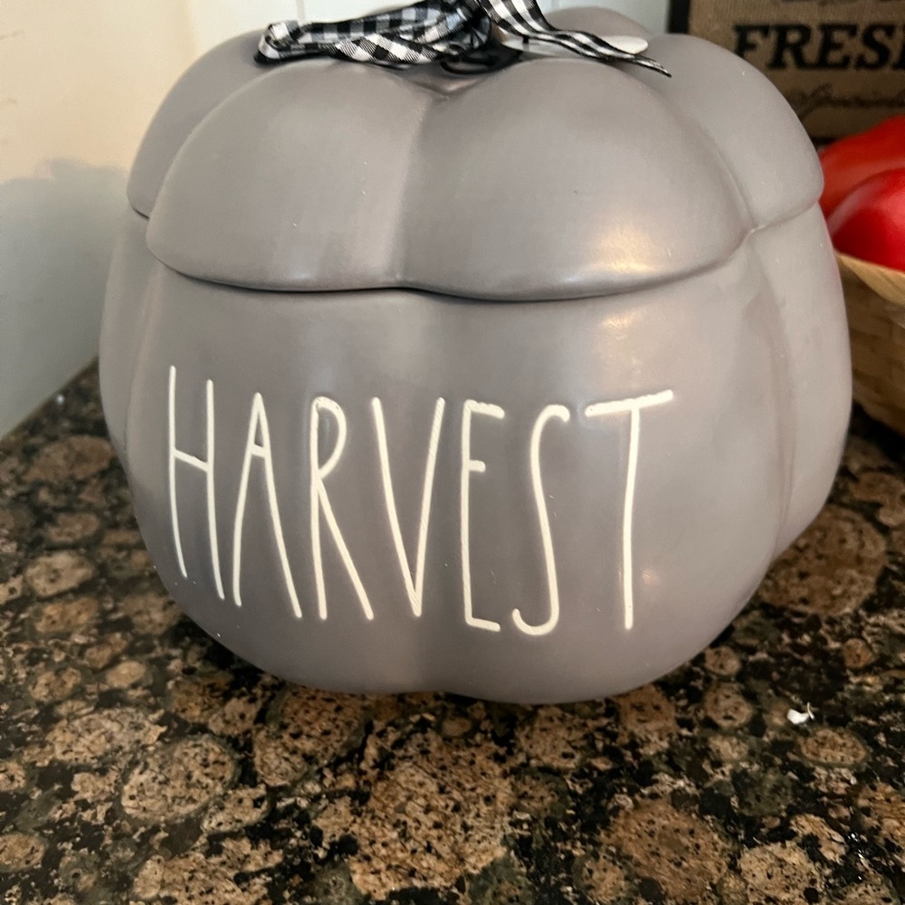 Rae Dunn Harvest cookie jar - Picture 2 of 4